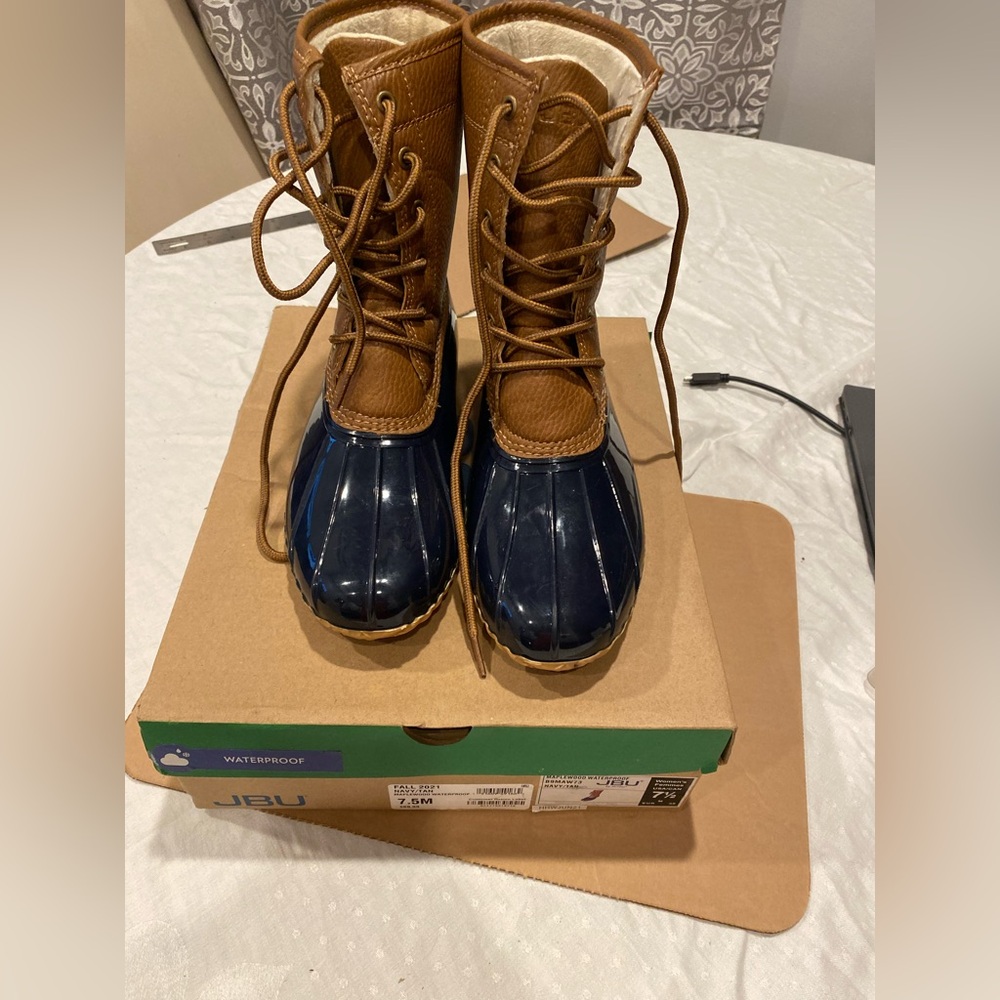 Jambu Maplewood Waterproof Shoes in Navy and Tan